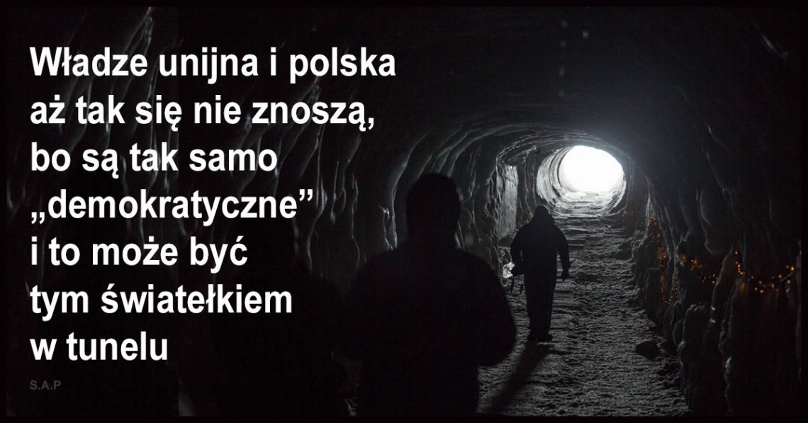 Władze unijna i polska aż tak bardzo się nie znoszą, bo są tak samo „demokratyczne” i to może być tym światełkiem w tunelu.