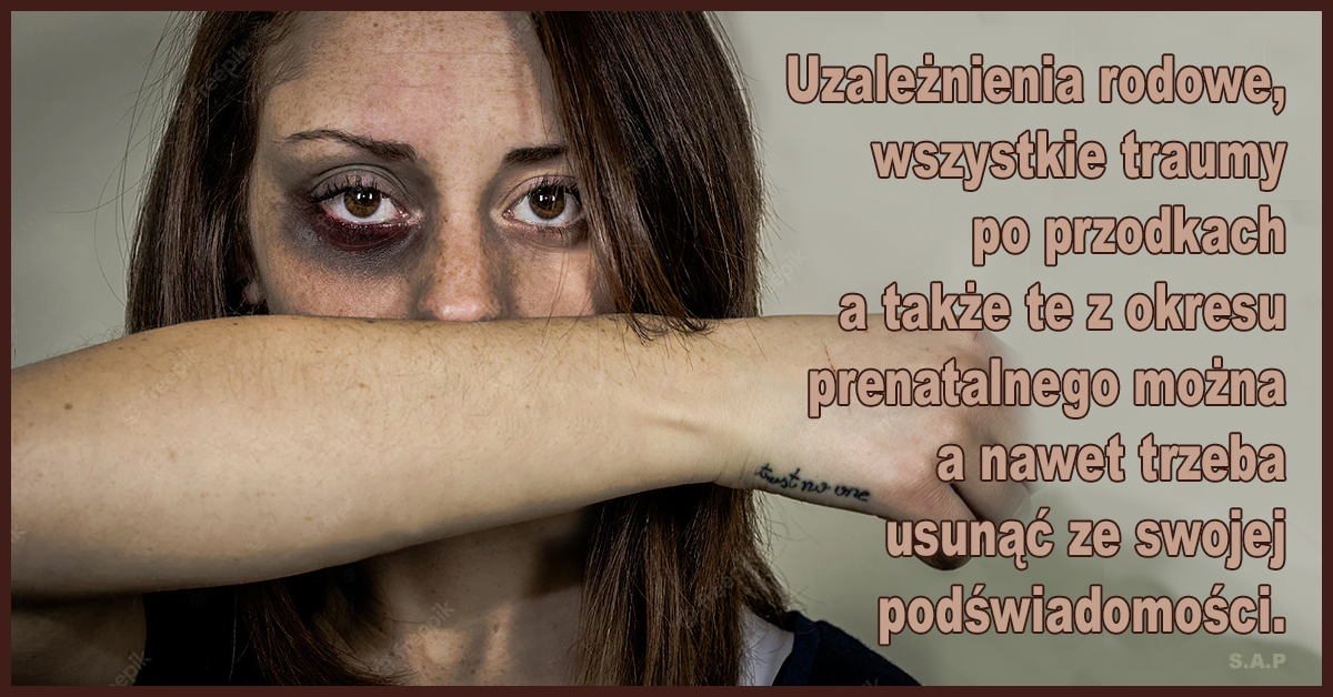 Użalanie się nad maltretowaną kobietą nic jej nie da, bo w ten sposób staje się wampirem energetycznym i ciągnie energię z każdego, kto się nad nią użala.